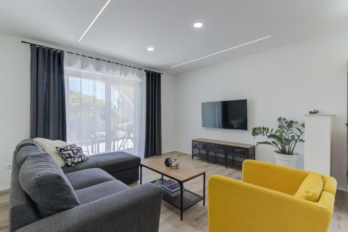 Nv Sun 23 By Aneo Travel Apartment โนวีวีโนดอลสกี ภายนอก รูปภาพ