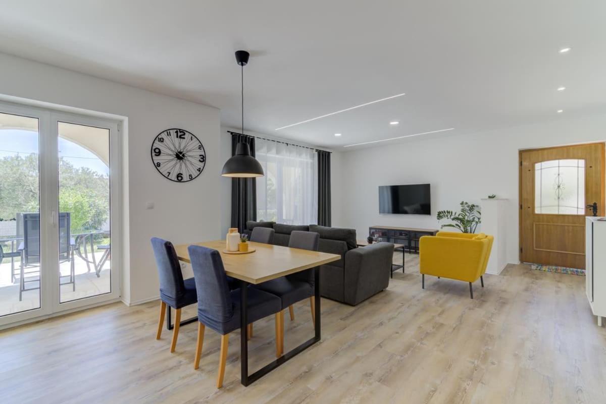 Nv Sun 23 By Aneo Travel Apartment โนวีวีโนดอลสกี ภายนอก รูปภาพ